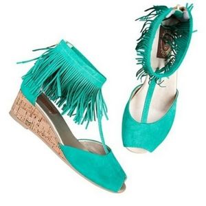 Joy Folie Fiona fringe wedge shoes in green size 9